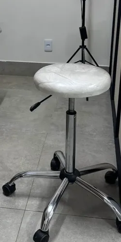 Mocho para estética/salão conservado