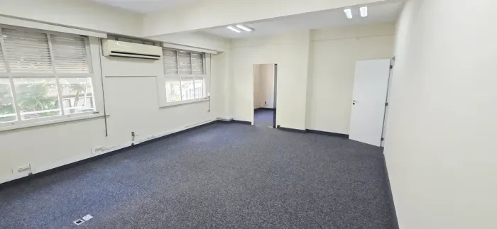 SALA RUA MEXICO 31 COM 120M2 DIVIDIDO EM 5 SALAS E 2 BANHJEIROS