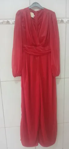 Macacão vermelho, Tamanho M