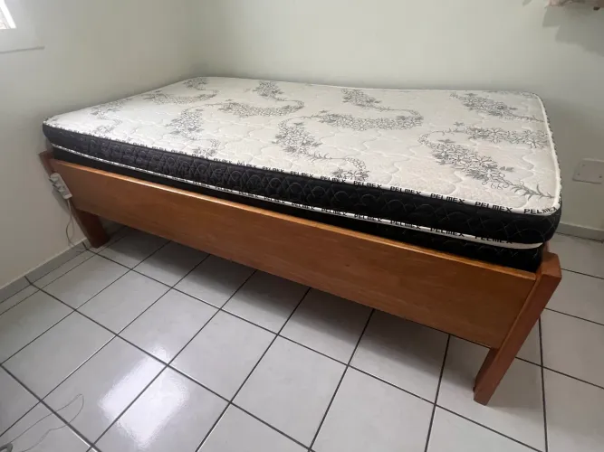 Cama de Madeira Maciça 1,10 x 1,98 + Colchão de Molas Ensacadas