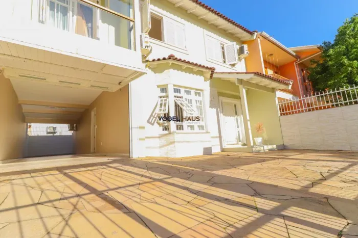 Casa de 4 dormitórios, Moinhos de Vento - Cano Ref.:VH-330