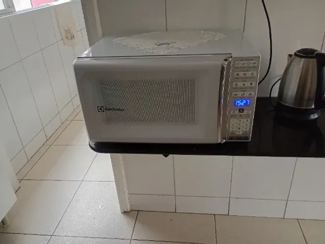 Microondas Eletrolux 34l perfeito 