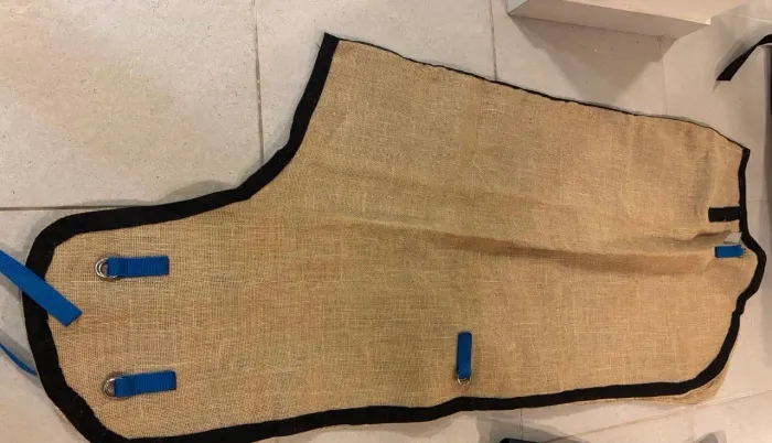 Capa para cavalo em juta