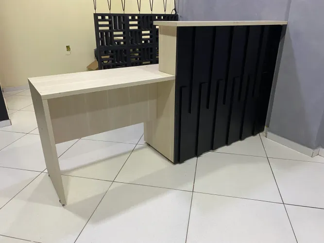 Balcão para loja com mesa | MDF de 25mm 