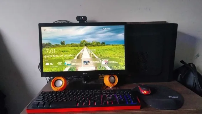 Computador Completo, 2 Monitores, PCWARE A320G AMD A8 9600 Radeon R7