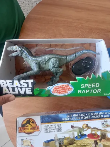 Dinossauro de controle remoto