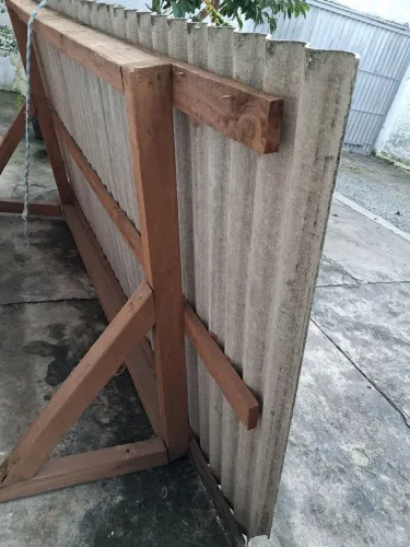 Vendo cobertura de madeira