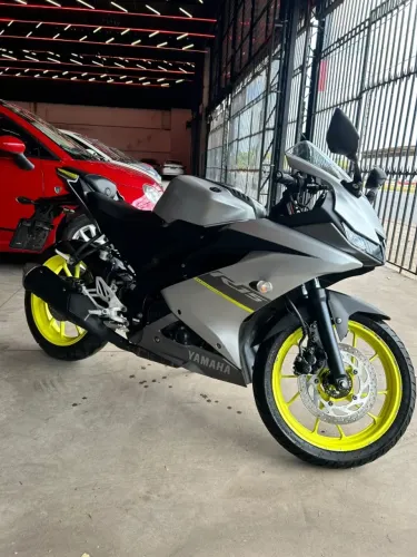 VENDO YAMAHA R15 ( 2024 )