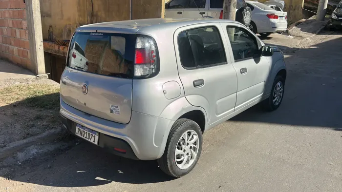 Fiat Uno Attractive 1.0 EVO Fire Flex 8V 5P 2021
