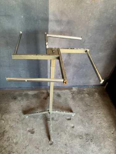 Arara de roupas em metal cromado - estrutura resistente