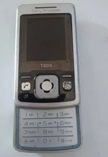 telefone celular retrô Sony Ericsson,está sem bateria ,não testei