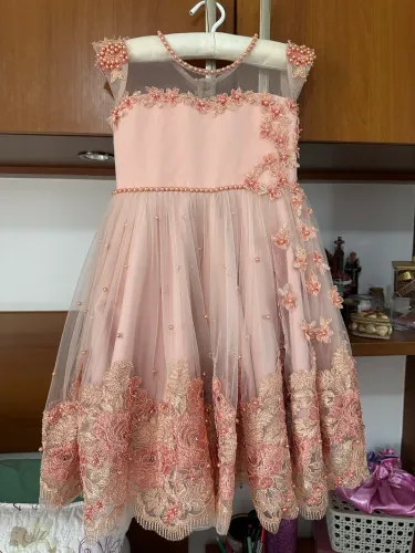 vestido infantil festa rosé com renda e pérolas