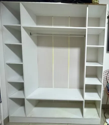 2 PEÇAS de Guarda roupa branco de mdf