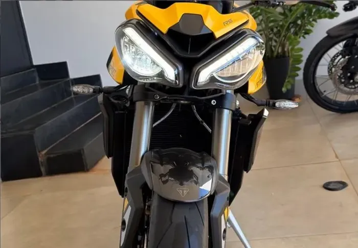 TRIUMPH STREET TRIPLE RS ABS