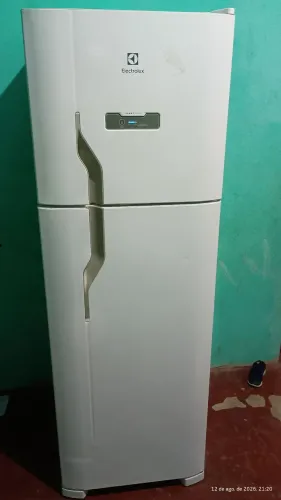 Vendo geladeira Frost Free funcionando perfeitamente