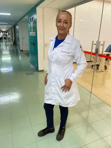 Ofereço meus serviços de cuidadora de idoso segunda feira a sexta-feira dia