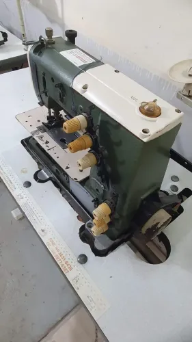 Máquina fechadeira industrial plana 3 agulhas