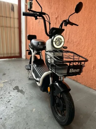 Scooter Elétrica Bee U1X (Branca)