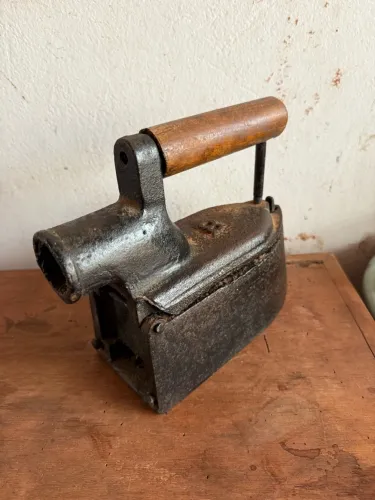 Ferro de passar antigo raridade