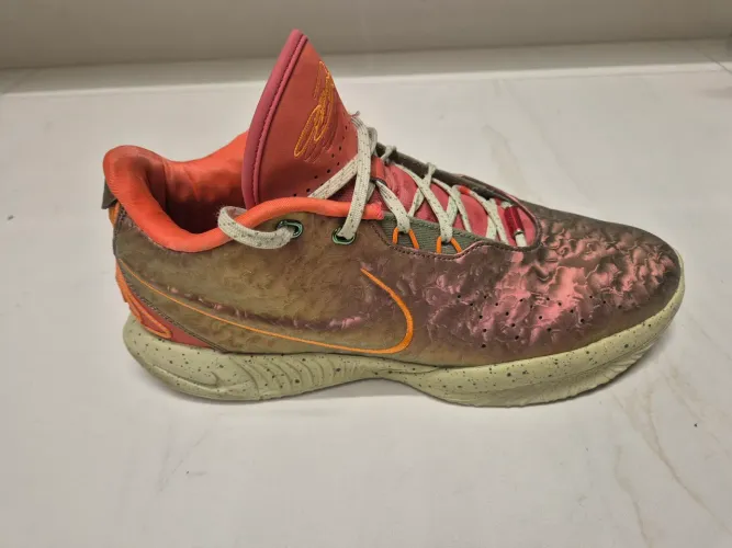 SÓ VENDO tenis Nike Lebron XXI Edição Queen Conch