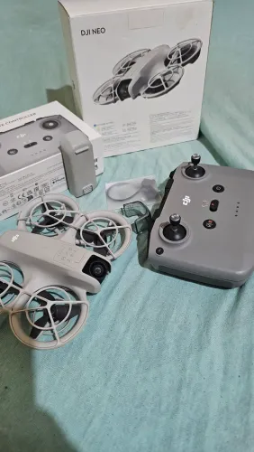 Vendo DJI Neo com controle e 2 baterias, pouco tempo de uso