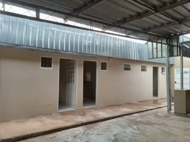 Kitnet na Avenida Panambi Vera, com água e IPTU inclusos e garagem exclusiva para moto