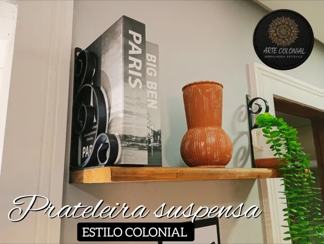 Prateleira suspensa estilo colonial
