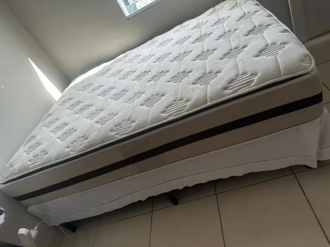 Cama casal 900$