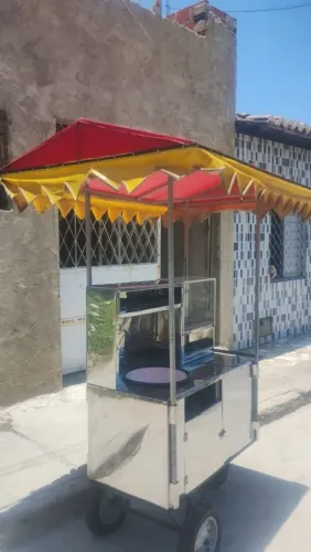 Vendo esse carrinho de salgado tipo batatinha frita e pastel
