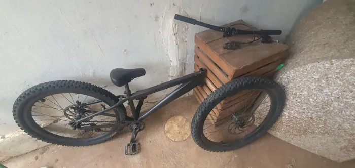 Bicicleta quase montada