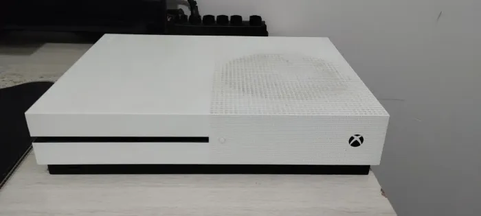Xbox One S 1TB (sem controle)