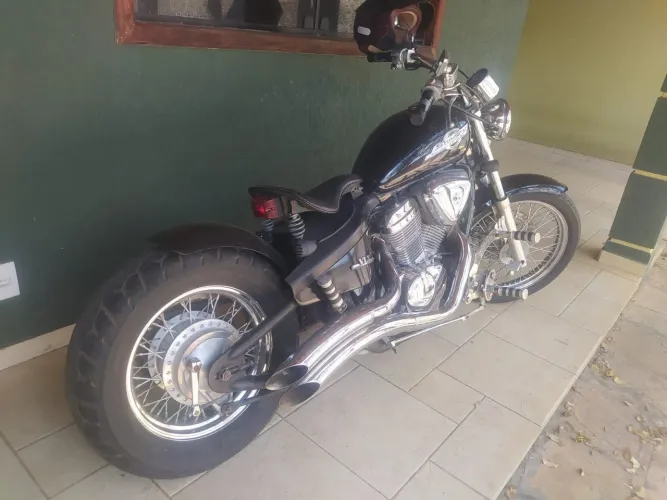 Vendo shadow 600 muito nova revisões em dia