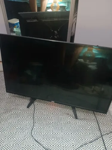 Tv Aoc 32 Smart com tela quebrada