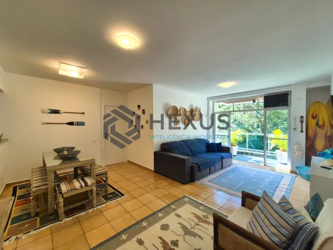 Apartamento com varanda e lazer na Praia das Pitangueiras, Guaruja