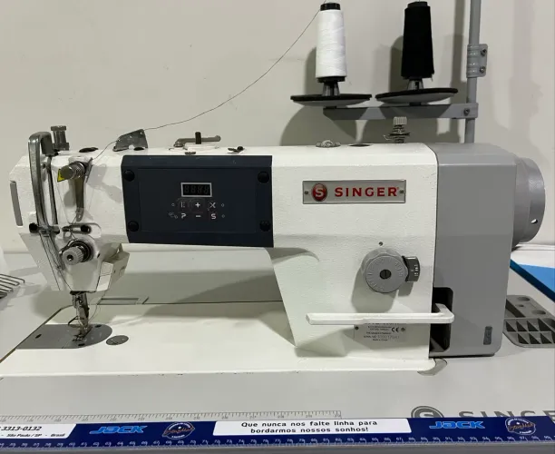 Máquina de costura reta Singer 114G-20CFA direct drive (220V)