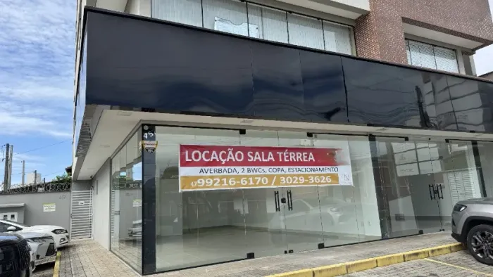 Sala Comercial térrea 52 m², bairro Santo Antônio em Joinville/SC