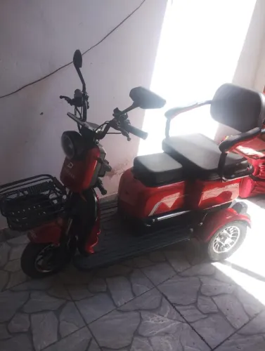 Bicicleta elétrica , semi nova 