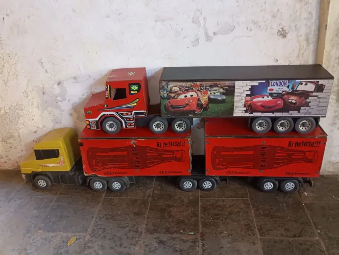 02 Caminhões McQueen e Coca Cola