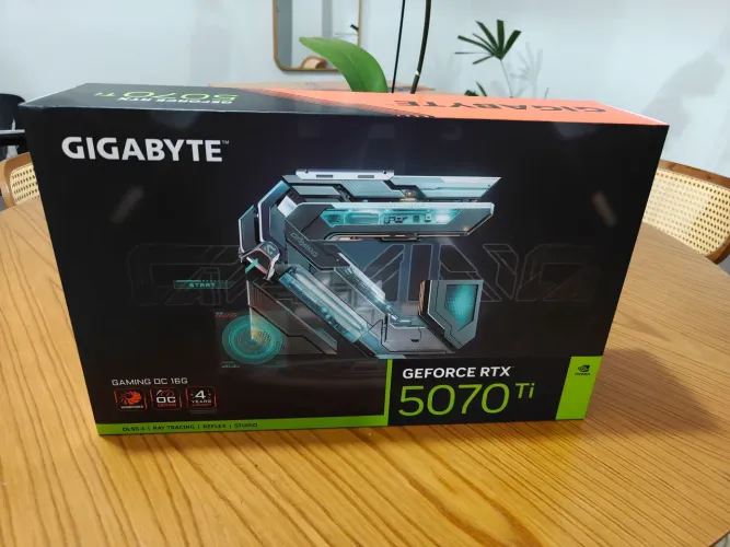 Placa de vídeo NVidia RTX 5070ti gaming oc