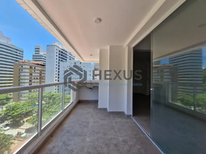 Apartamento com varanda gourmet e lazer em prédio novo a uma quadra da Praia das Astúrias,