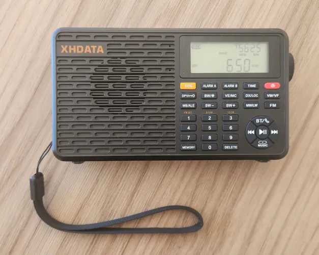 Rádio XHDATA D-109WB ( não é degen , sony , motobtas , phillips, philco , nem tecsun )