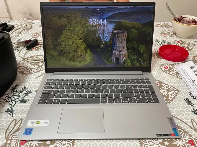 Vendo notebook le novo