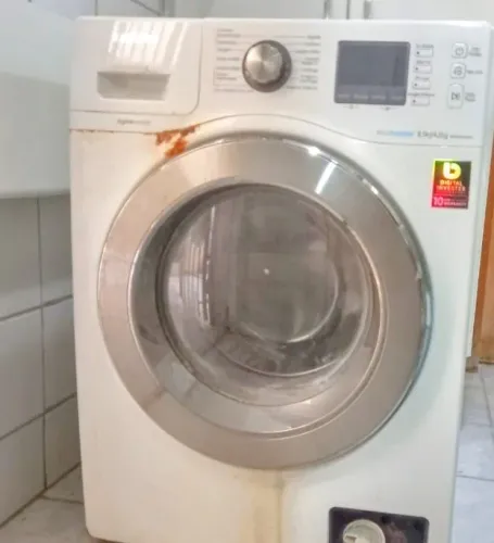 Máquina de lavar lava e seca