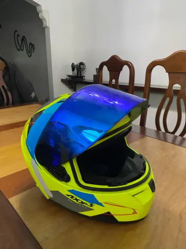 Capacete axxis top com viseira espelhada