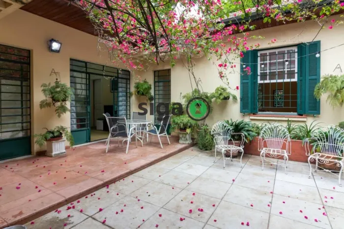 Casa Alto Padrão em Moema de 5 quartos com 8 vagas - 440m² à Venda.