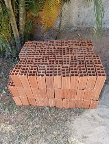 175 Tijolos 1/2 metrô de Areia, um saco de cimento e um saco de pedra 
