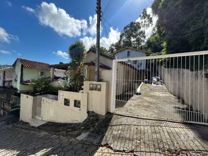 DUAS CASAS NO MESMO TERRENO - ÓTIMA OPORTUNIDADE!
