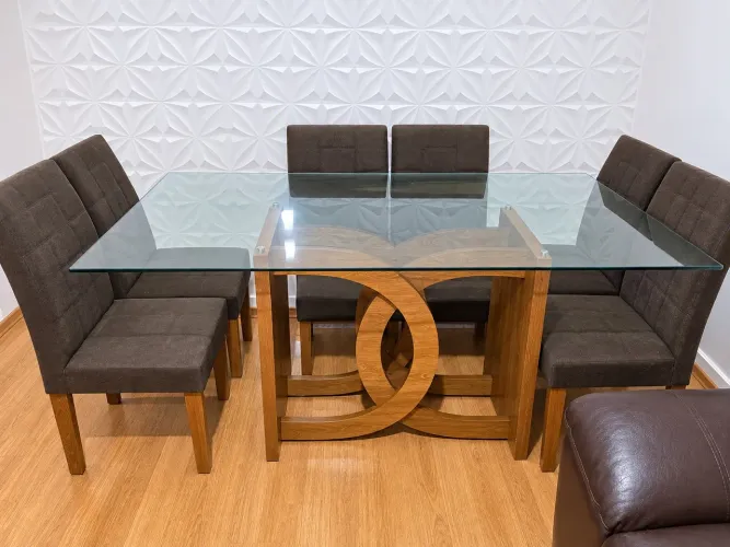 Mesa de vidro com 6 cadeiras