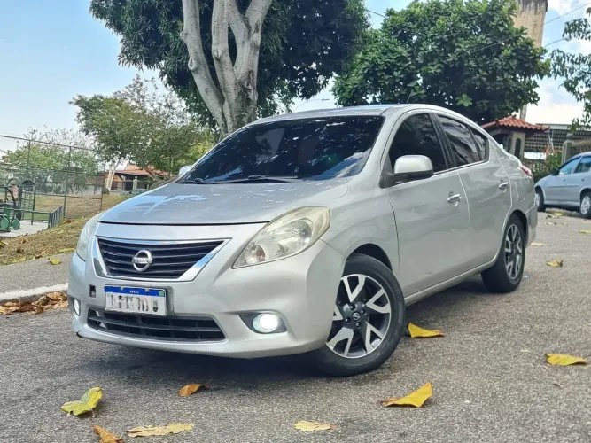 Nissan Versa SL 1.6 16V Flex Fuel 4P Mec. 2013