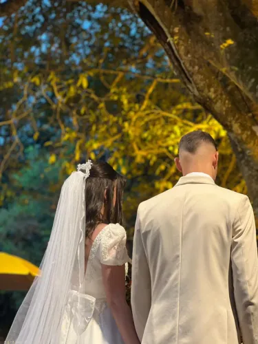 Vestido de Noiva - decote quadrado, estilo princesa